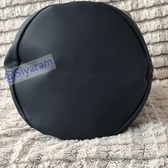 Prada sailing bag/ bucket bag/ gym bag / travel / Weekender bag - Picture 8 of 9